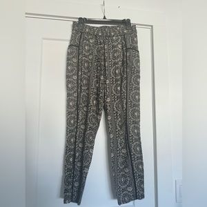 Anthropologie patterned paint | Size M